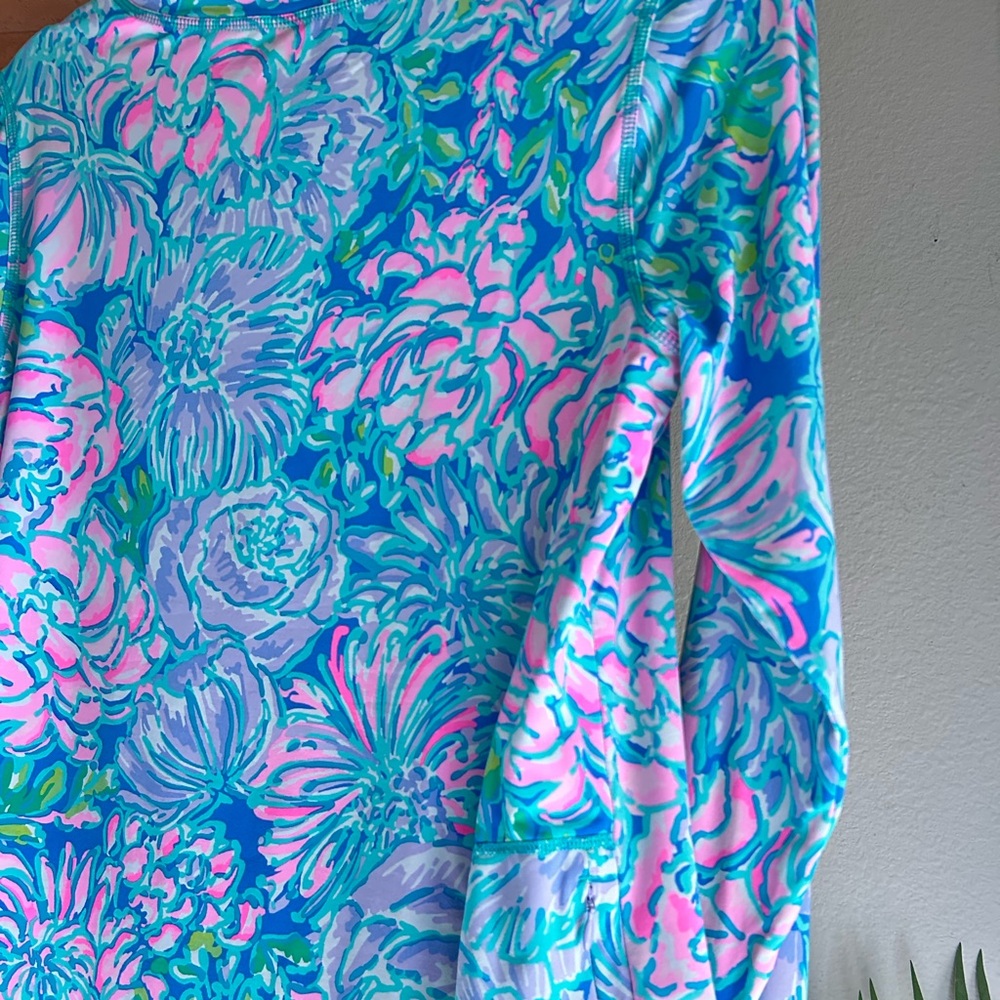 Lilly Pulitzer sport stretch top. Size-Large.
